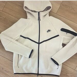 Nike Men's White and Black Performance Jacket